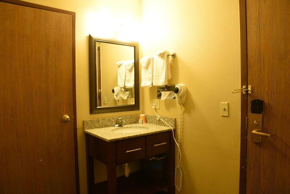 Dakota Pines Inn Rapid City Buitenkant foto